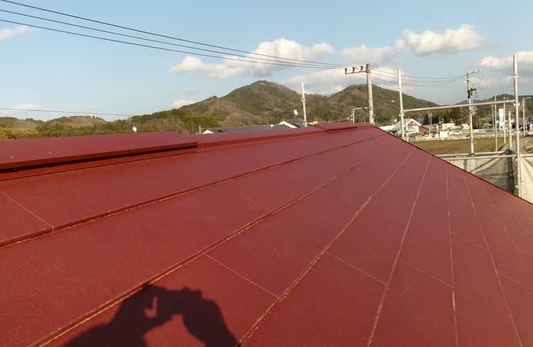 その屋根、塗り替えるだけで大丈夫ですか？